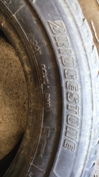 1x 215/65R16C Bridgestone kesuri