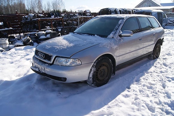 Audi A4 2,4 v6 autom. -99