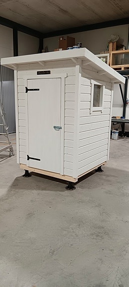 Huussi / Varasto