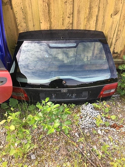 Volvo v40 -98 takaluukku