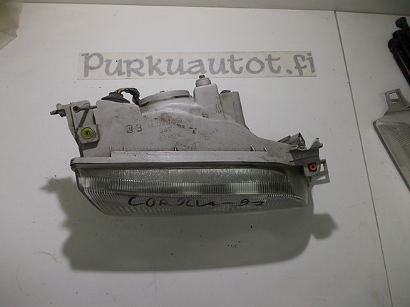 Toyota corolla 97 ajovalo oikea