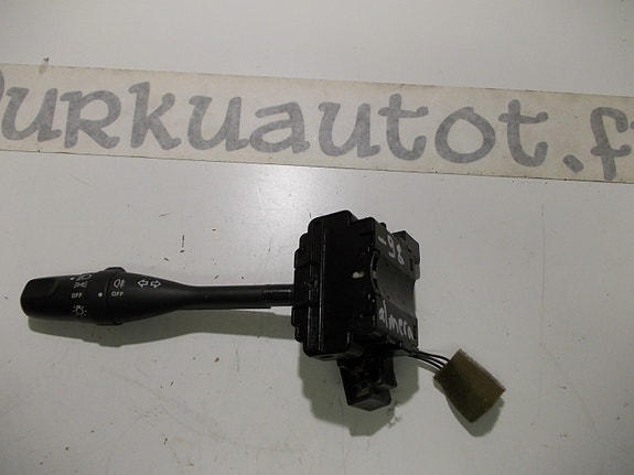 Nissan almera 98 monitoimikatkaisin vilkku ajovalo