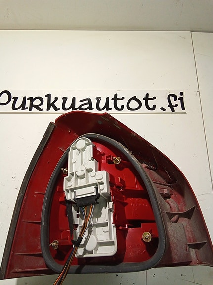 Audi a3 takavalon pohja oikea 1997