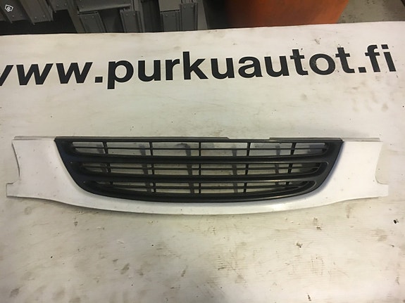 Toyota avensis Maski/säleikkö 1998-2000