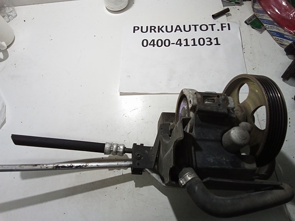 Peugeot 206 ohjaustehostimen pumppu 2003