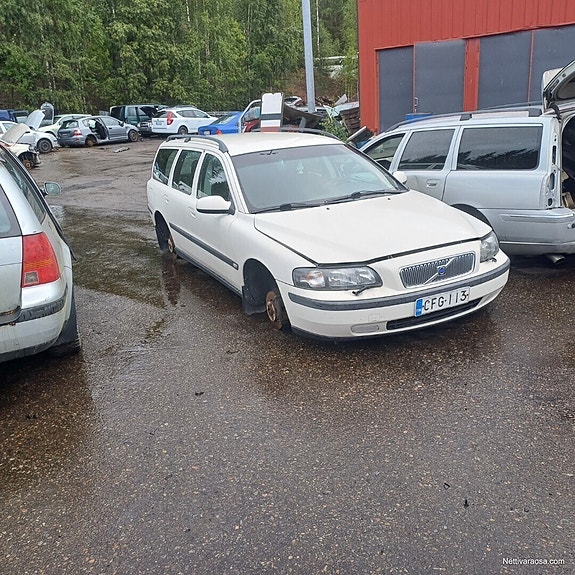 Volvo V70 2.4 Bensiini manuaali