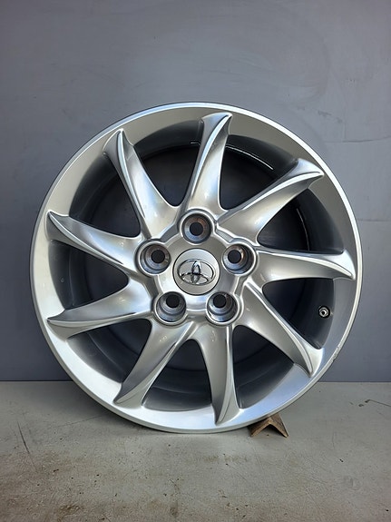 Toyotan alkuperäiset vanteet 16"