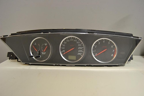 Nissan Primera -05 mittaristo