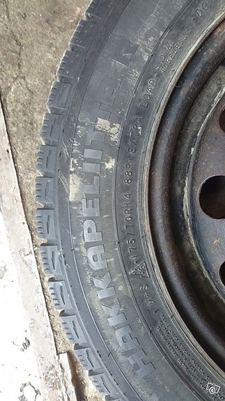 4x 215\65R17 Nokian Hakkapeliitta R2 talvirenkaat