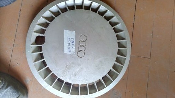 Audi ja Alfa Romeo pölykapseleitä