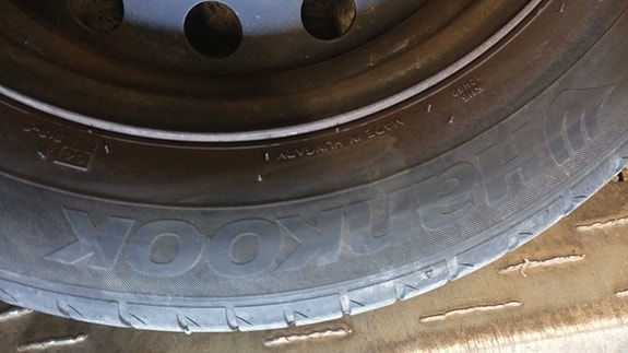 195/60R15 Hankook kesurit + Toyotan levyt