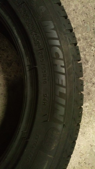 4x 205/55R16 Michelin X-Ice Xi3 kitkarenkaat