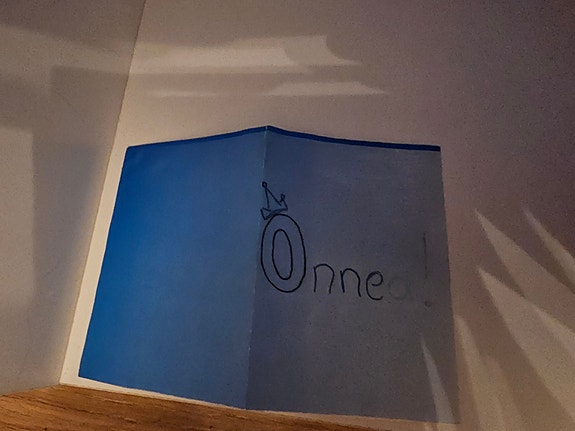 Uniikki taitettava Onnea-kortti –  tyylikäs ja täydellinen valinta! 🎉💌