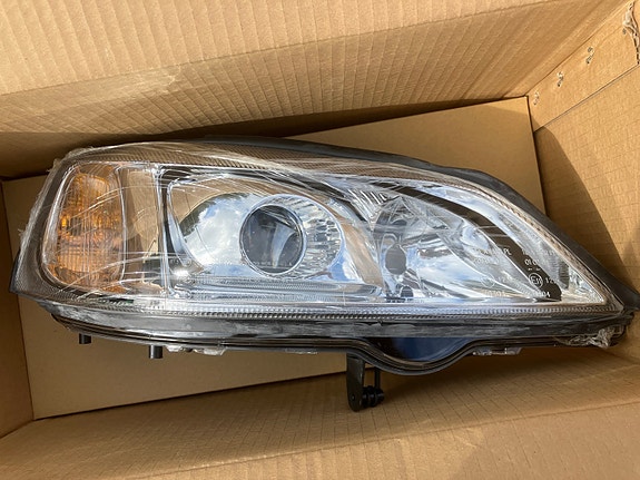 Opel Astra-G Vasen/Oikea Ajovaloumpio Xenon-malli 01-04