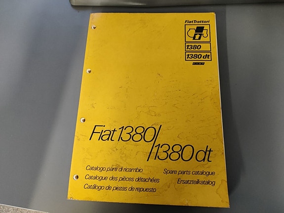 Fiat 1380 ja 1380DT varaosakirja traktoriin