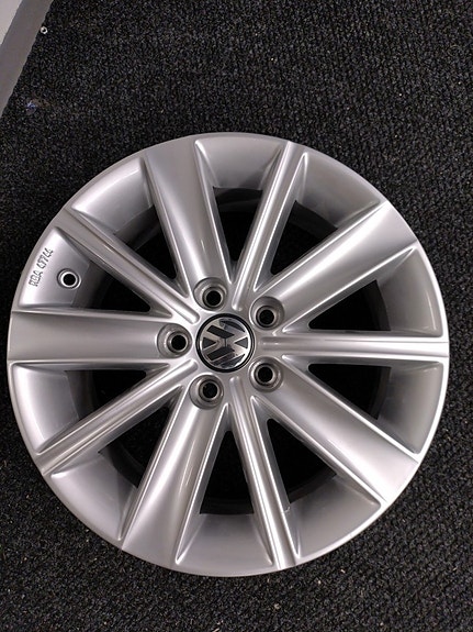 1kpl VW 15" Alumiinivanne 6R0071495 8Z8
