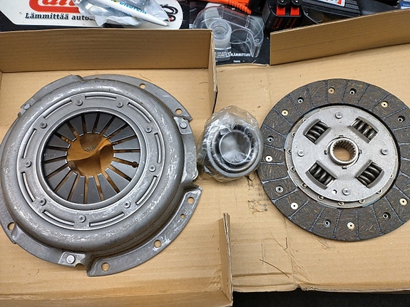 Kytkinpaketti Mazda 626 (GC,GD) 1,6L , 83-91