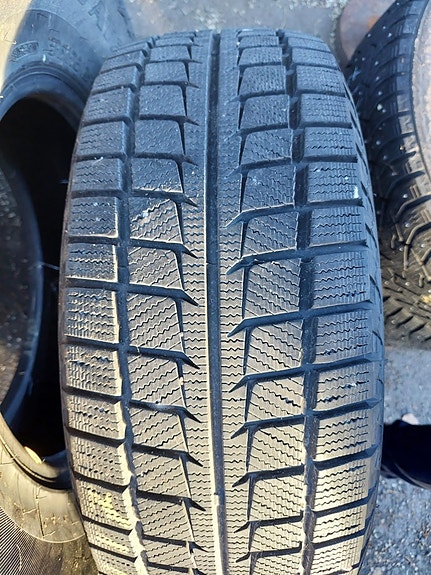 225/55R17 Goodride kitkarengas