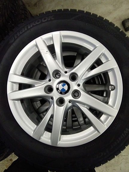 205/60R16 96T käytetyt Kitkarenkaat ja Bmw vanteet