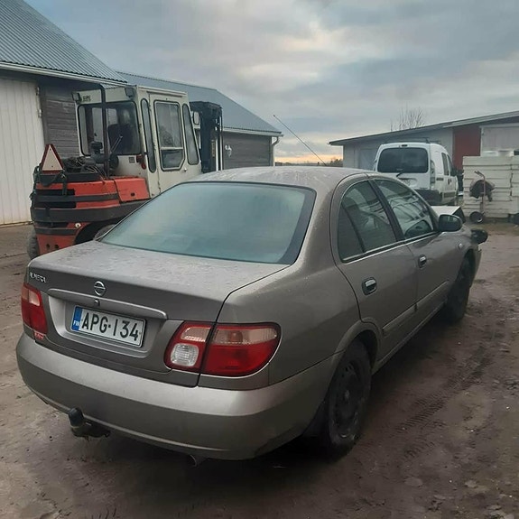 Nissan almera 1,8 -06
