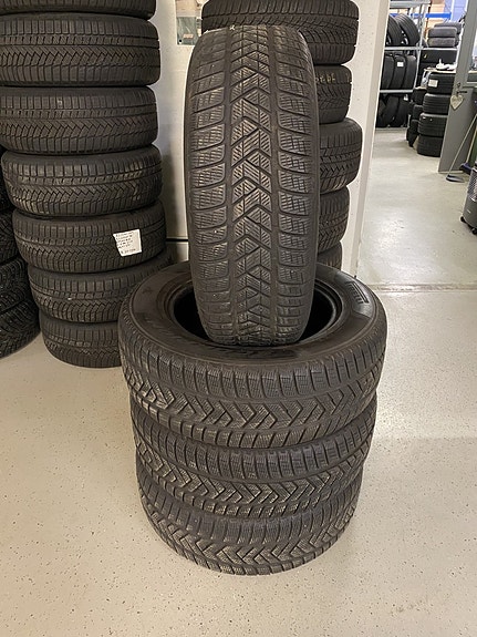 17" Pirelli kitkarenkaat