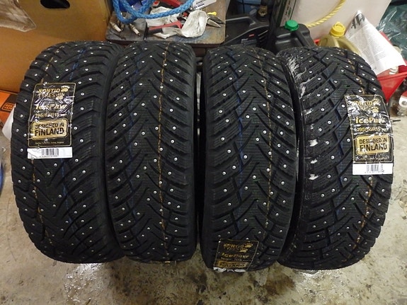 Uudet Kontio 195/65R15 nastarenkaat rahteineen