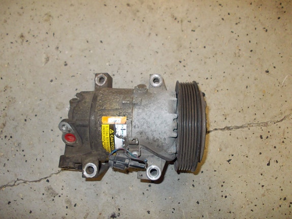 Nissan primera p11 2001 ilmastointikompressori