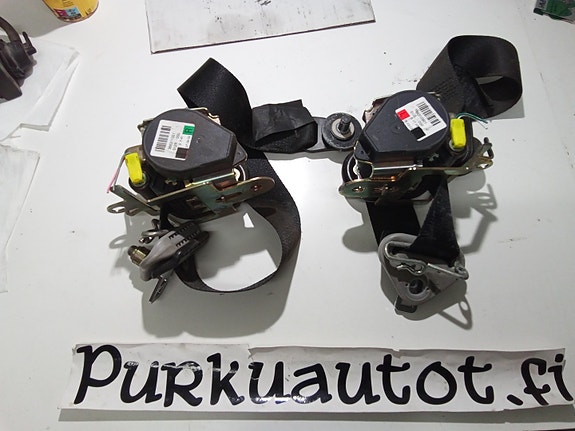 Mazda 323 f turvavyö etu/oikea 2002