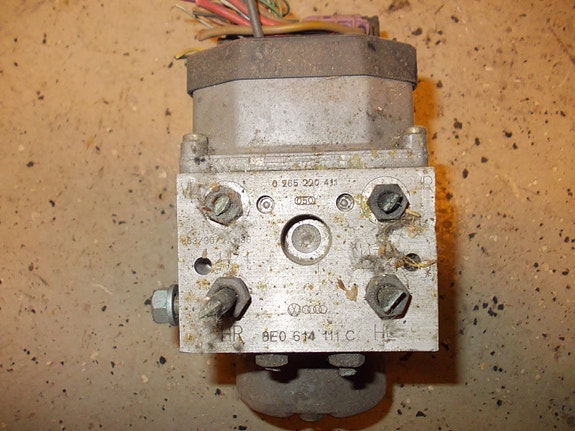 Audi a4 2001 abs hydraulipummpu