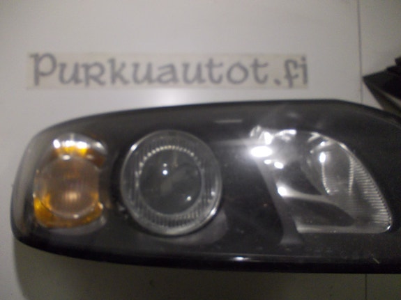 Volvo s40 ajovalo oikea 2004