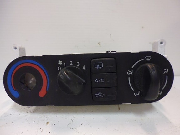 Nissan almera Lämpötilasäätimet 2001