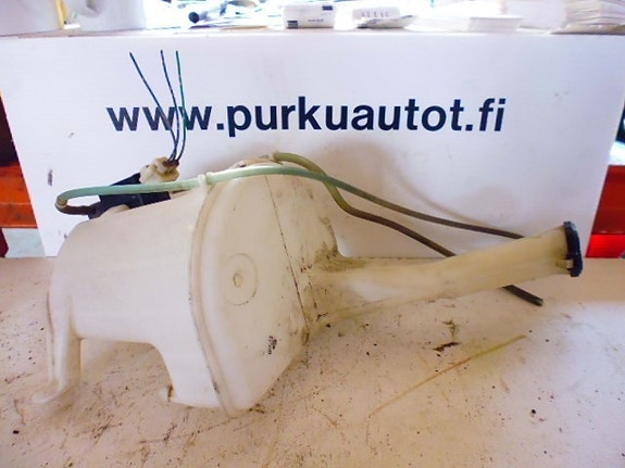 Toyota yaris verso Pesimensäiliö tuulilasi 2001