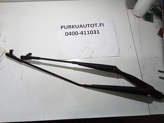 Vw polo tuulilasin pyyhkimen varret 2003