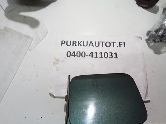 Nissan primera polttoainetankin luukku 2000