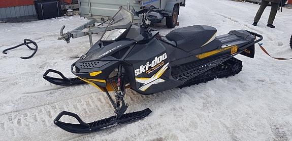 Ski-doo Renegade 600 Myydään osina