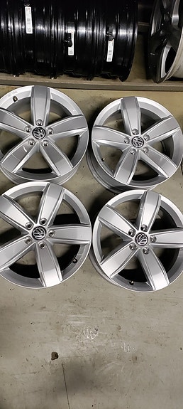 4kpl VW alkuperäiset alumiinivanteet 17" 5x112