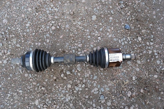 Volvo S40 -06 2.4b vetoakseli vasen