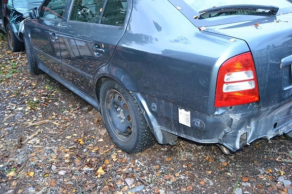 Skoda Octavia 1.8 -04 varaosia
