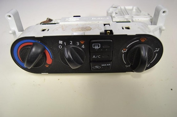 Nissan Almera 00-06 lämpötilasäädin