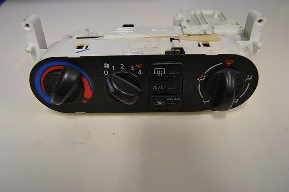 Nissan Almera 00-06 lämpötilasäädin