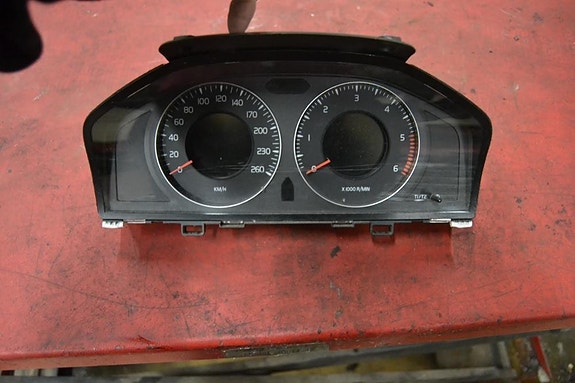 Volvo V70 08- mittaristo