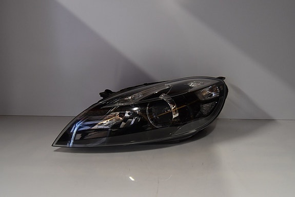 Volvo V40 -13 ajovalo vasen