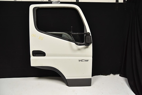 Mitsubishi Canter -10 etuovi oikea