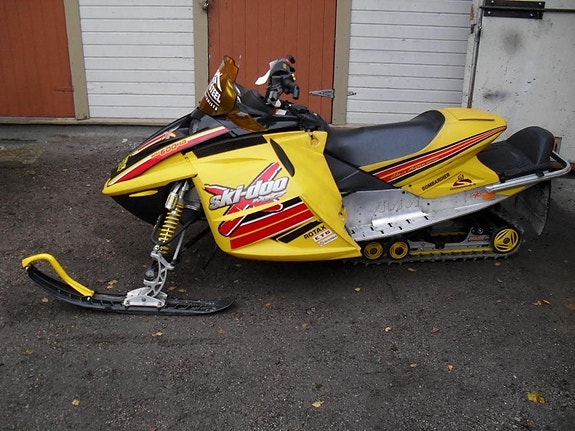 Ski-Doo MXZ 600 HO 2004 osia
