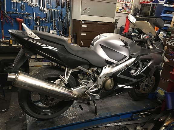 Honda CBR 600F 2006 osia