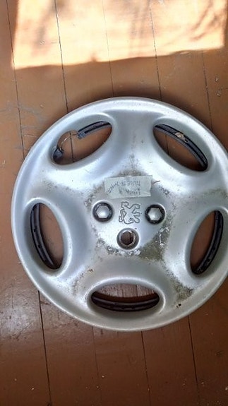 Peugeot ja Citroen pölykapseleitä