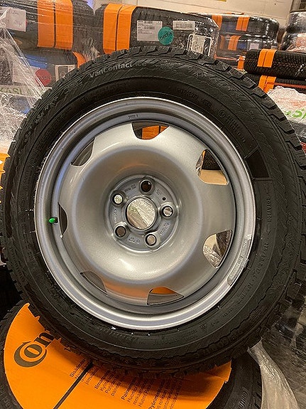 4kpl Uudet vw Transporter 17” peltivanteet ja Continental 215/60R17c nastat