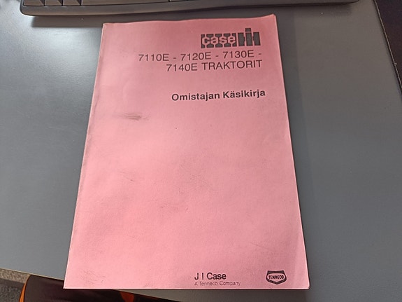 Case 7110E, 7120E, 7130E ja 7140E traktorin ohjekirja
