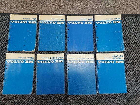 Volvo BM traktoreiden varaosakirjoja