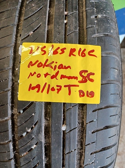 215/65R16C nokian kesä Q93